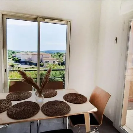 Comfortable Apartment, 5 Minutes From The Beach, 7 Km From Saint Tropez! Apartman