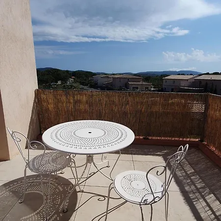 Comfortable Apartment, 5 Minutes From The Beach, 7 Km From Saint Tropez!